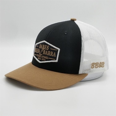 Topi logo bergaris bergelombang dengan mahkota profil tinggi