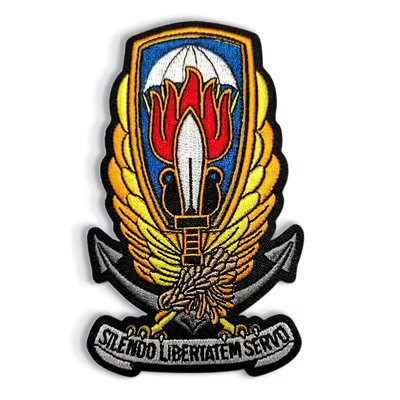 Tanda langsung pabrik pakaian khusus Patch bordir khusus untuk pakaian