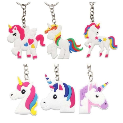PVC Karet Unicorn Mainan Lembut Gantungan Kunci Warna PMS Ukuran Kustom Empat Tautan Lampiran